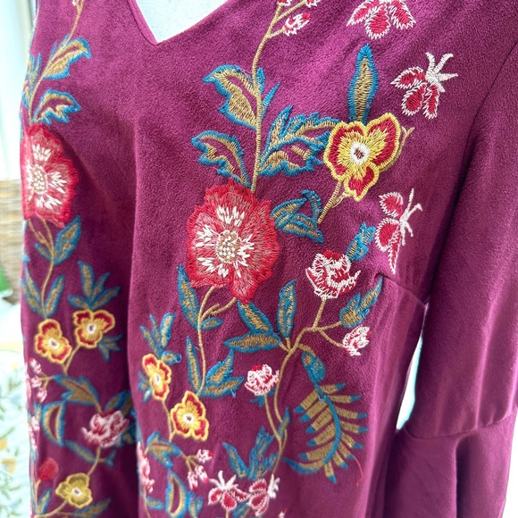 Altar’d State XS NWOT Bell Sleeve Swing Dress Embroidered Floral V-Neck Burgundy - Picture 4 of 11
